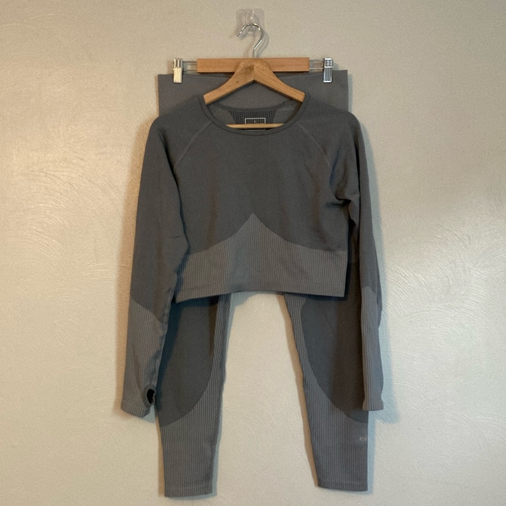 Gray Fitted Leggings and Long Sleeve‎ Crop Set